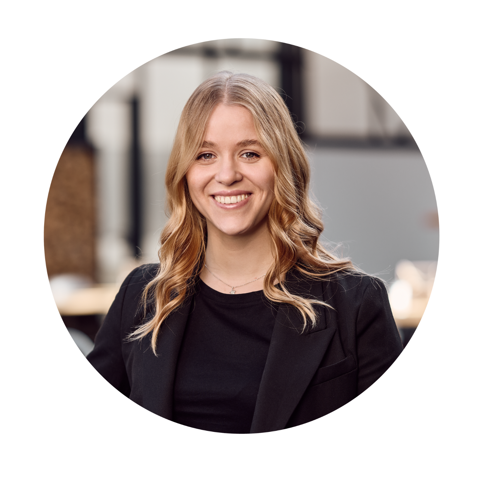 Marie Rosanka – Event Managerin bei Ebbtron, Ansprechpartnerin für Veranstaltungen, Seminare und Firmen-Events in moderner Eventlocation