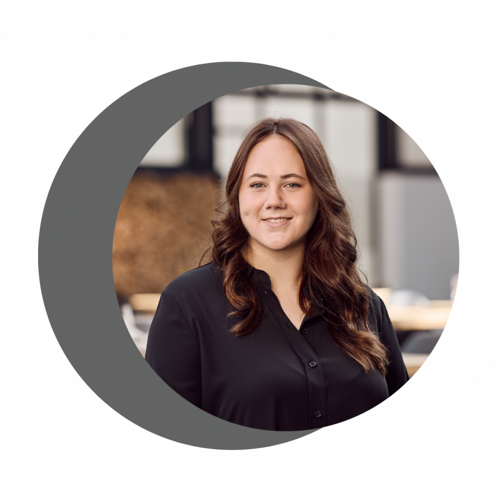 Auszubildende Pia Schmitz im Eventmanagement bei Ebbtron Solingen – Unterstützung bei Events, Organisation und Kundenbetreuung